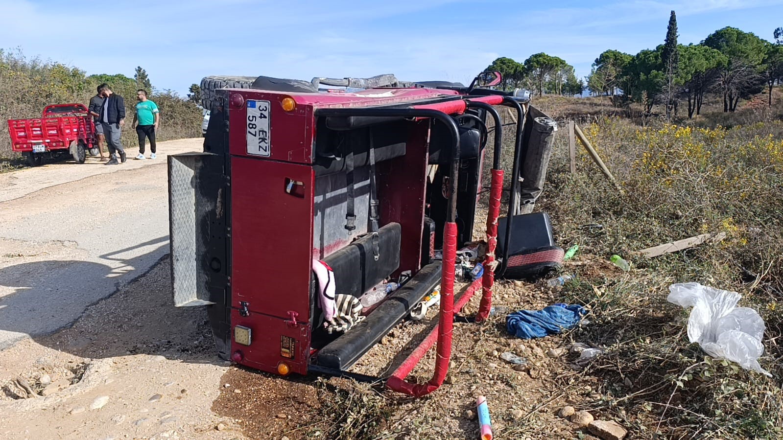 Safari aracı devrildi: 9 turist yaralandı