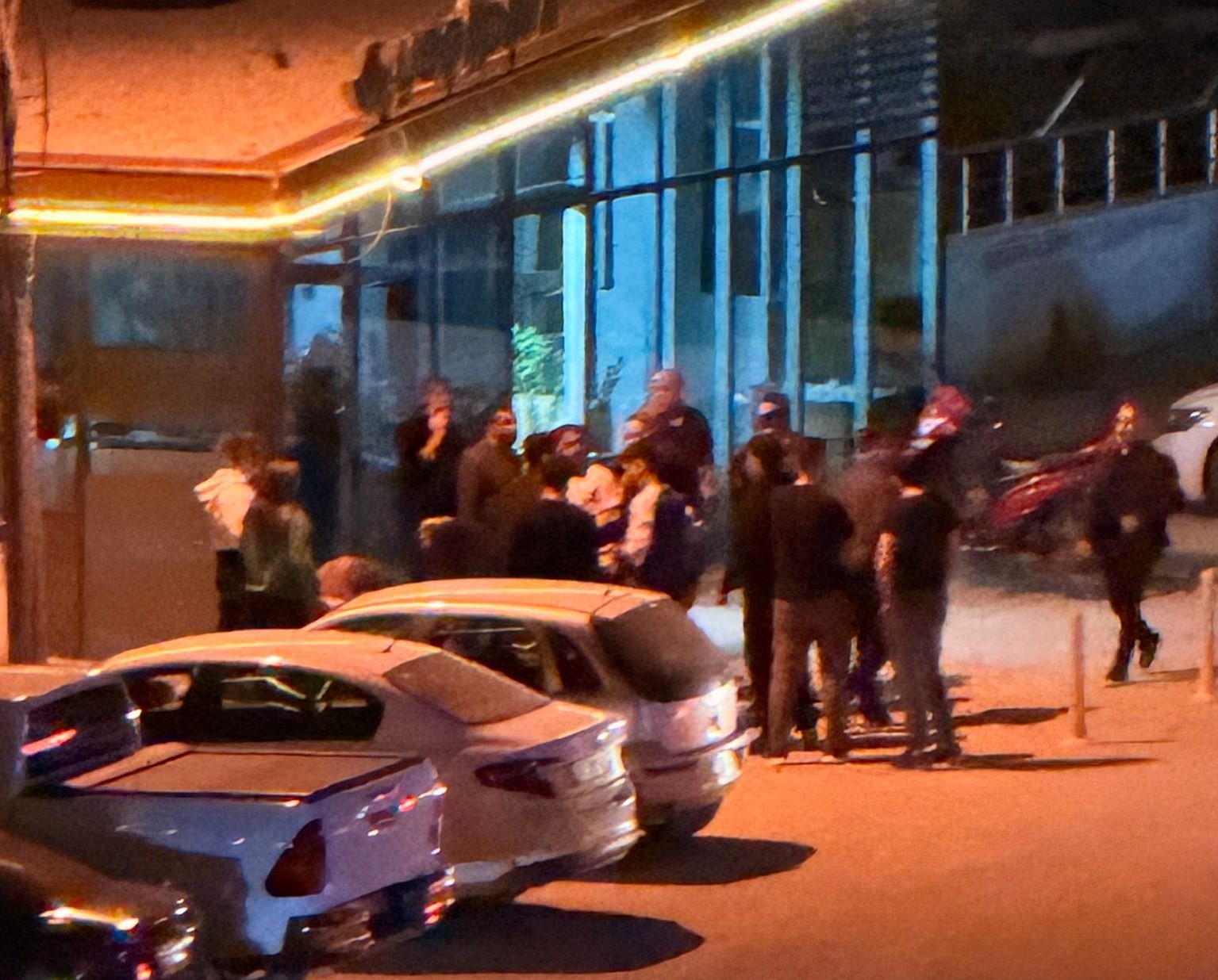 Otomobilin çarpıştığı 2 yaya yaralandı