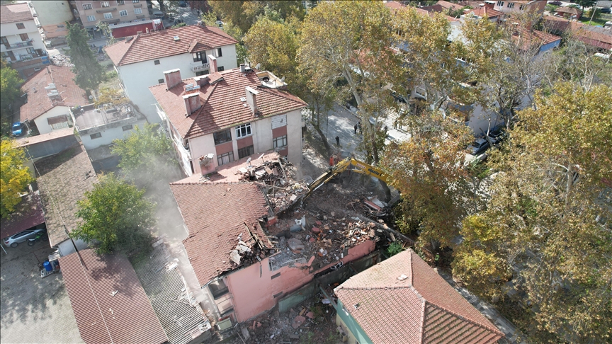 Sındırgı depreminde 760 yapı hasar gördü