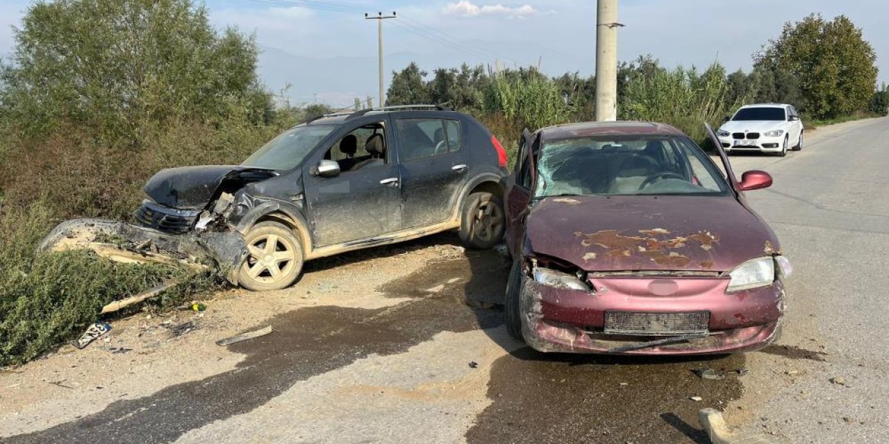 İki araç çarpıştı: 2 yaralı