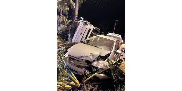 Kamyonet ile otomobil çarpıştı: 4 yaralı