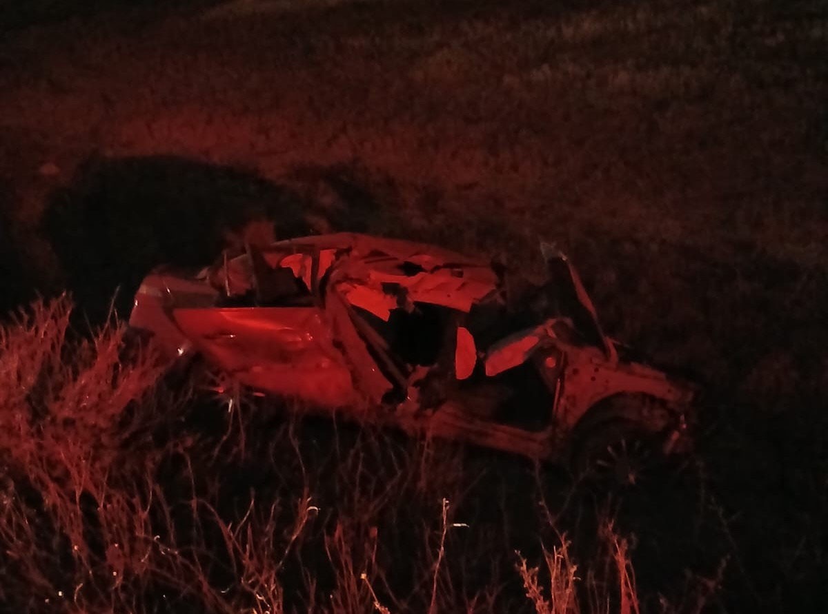 Otomobil traktöre çarptı: 1 ölü, 4 yaralı