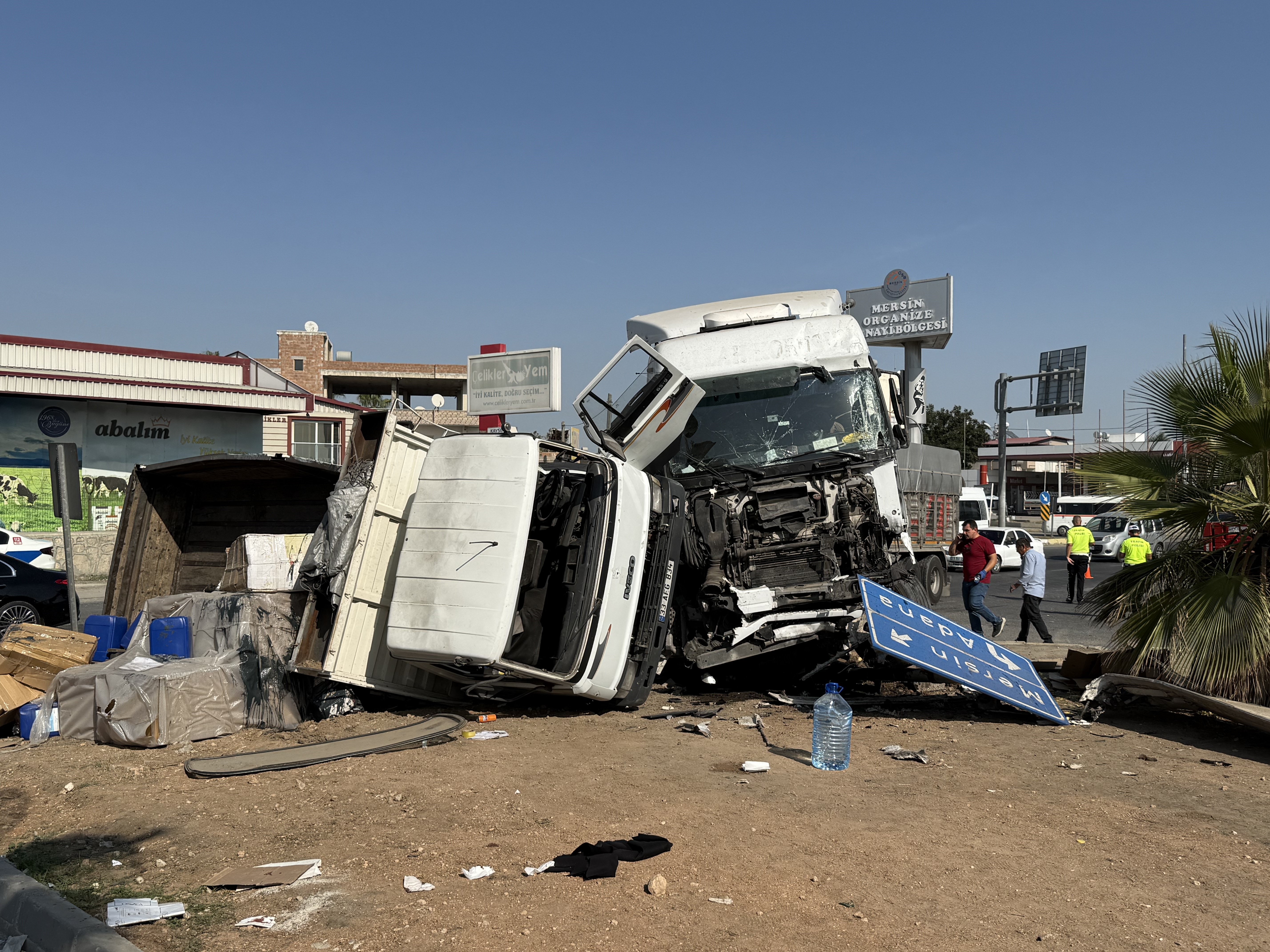 Tırlar zincirleme kaza yaptı: 2 yaralı