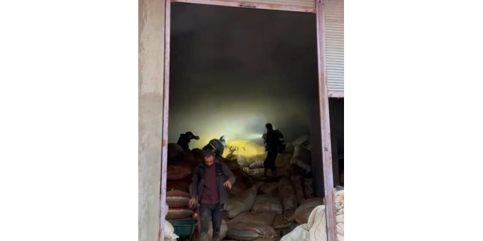 Saman ve arpa deposunda yangın