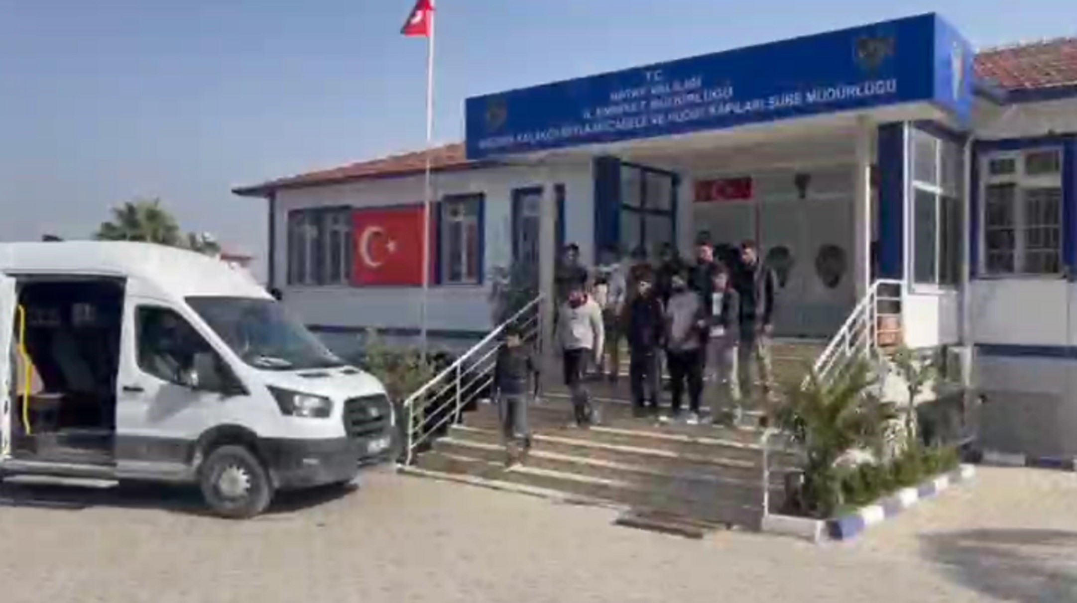 Minibüsten 10 kaçak göçmen çıktı