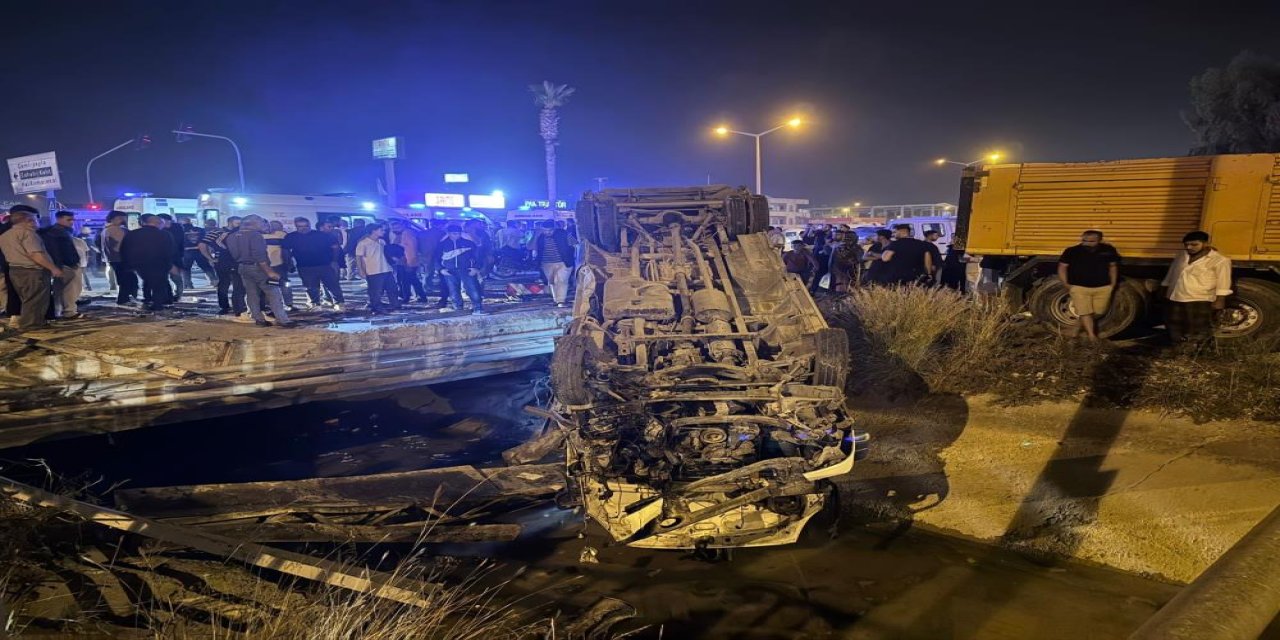 Otomobil ile minibüs çarpıştı: 10 yaralı