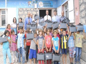 THY’den Kesentaş’a kırtasiye yardımı