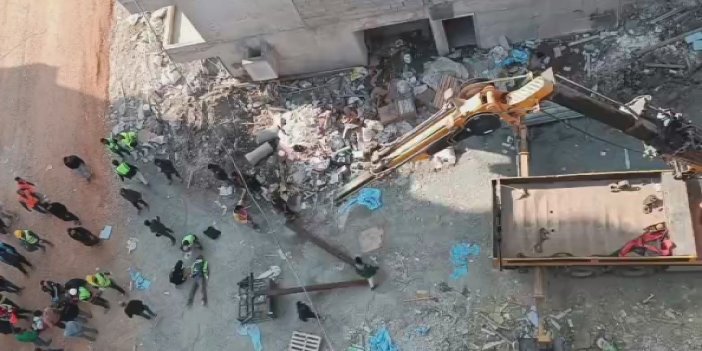 Şantiyede vinç devrildi, işçiler metrelerce düştü