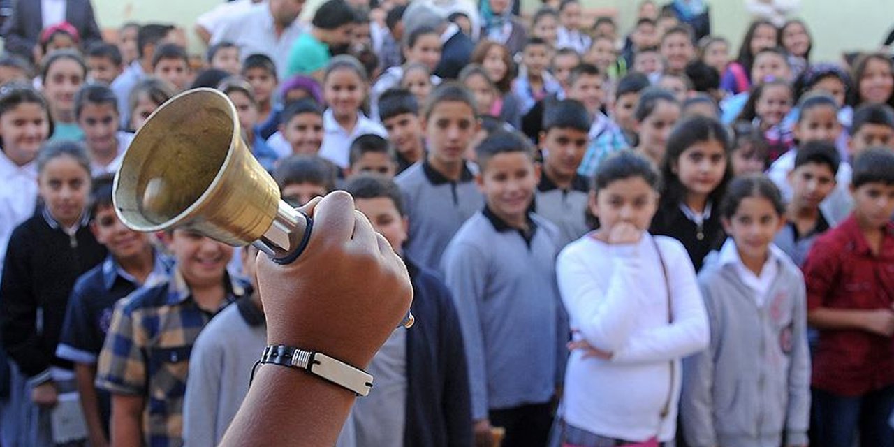 Milyonlarca öğrenci yarın yeniden ders başında