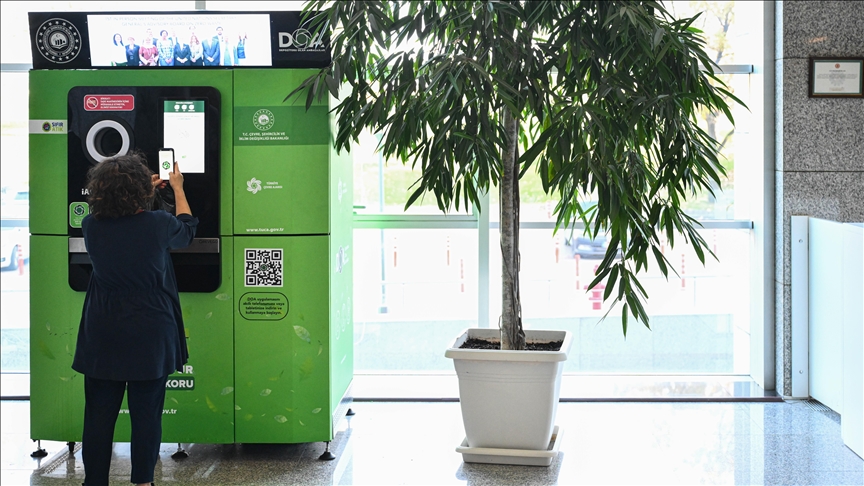 TBMM'nin yeni Sıfır Atık adımı "depozito iade makineleri" hizmete alındı
