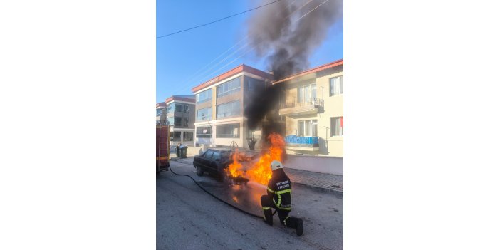 Park halindeki araç yandı