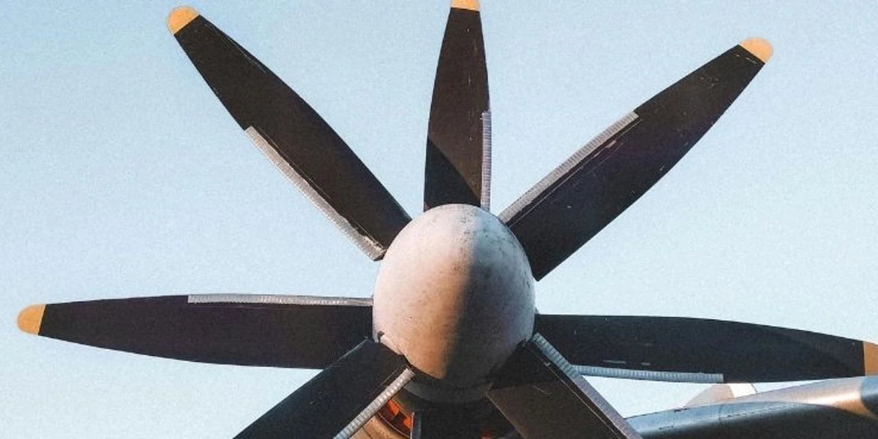 Tek motorlu uçak ormanlık alana düştü: 3 ölü