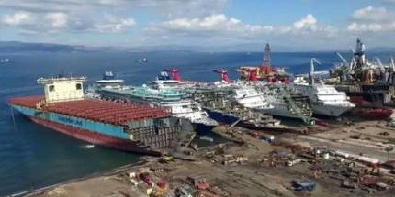 İstanbul'da gemide zehirlenme: 1 ölü