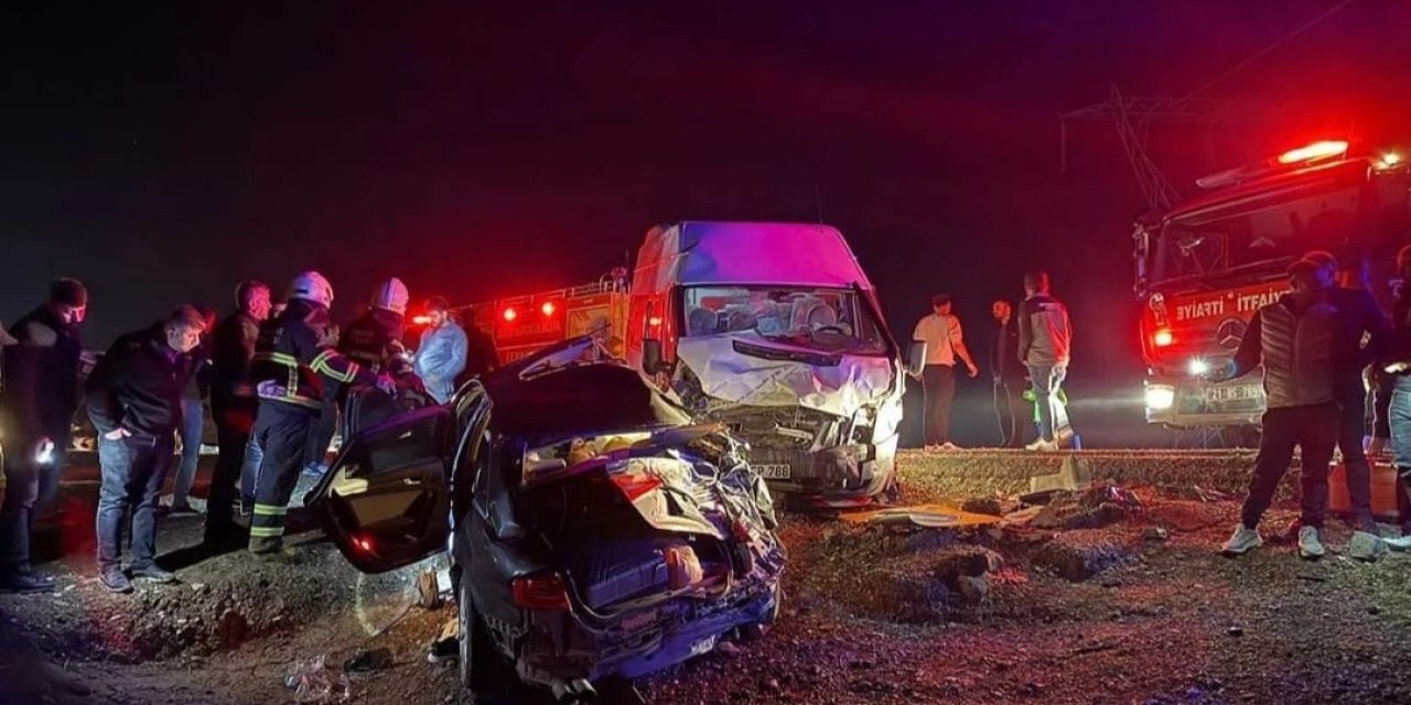 Diyarbakır'da zincirleme kaza: 3 ölü, 10 yaralı
