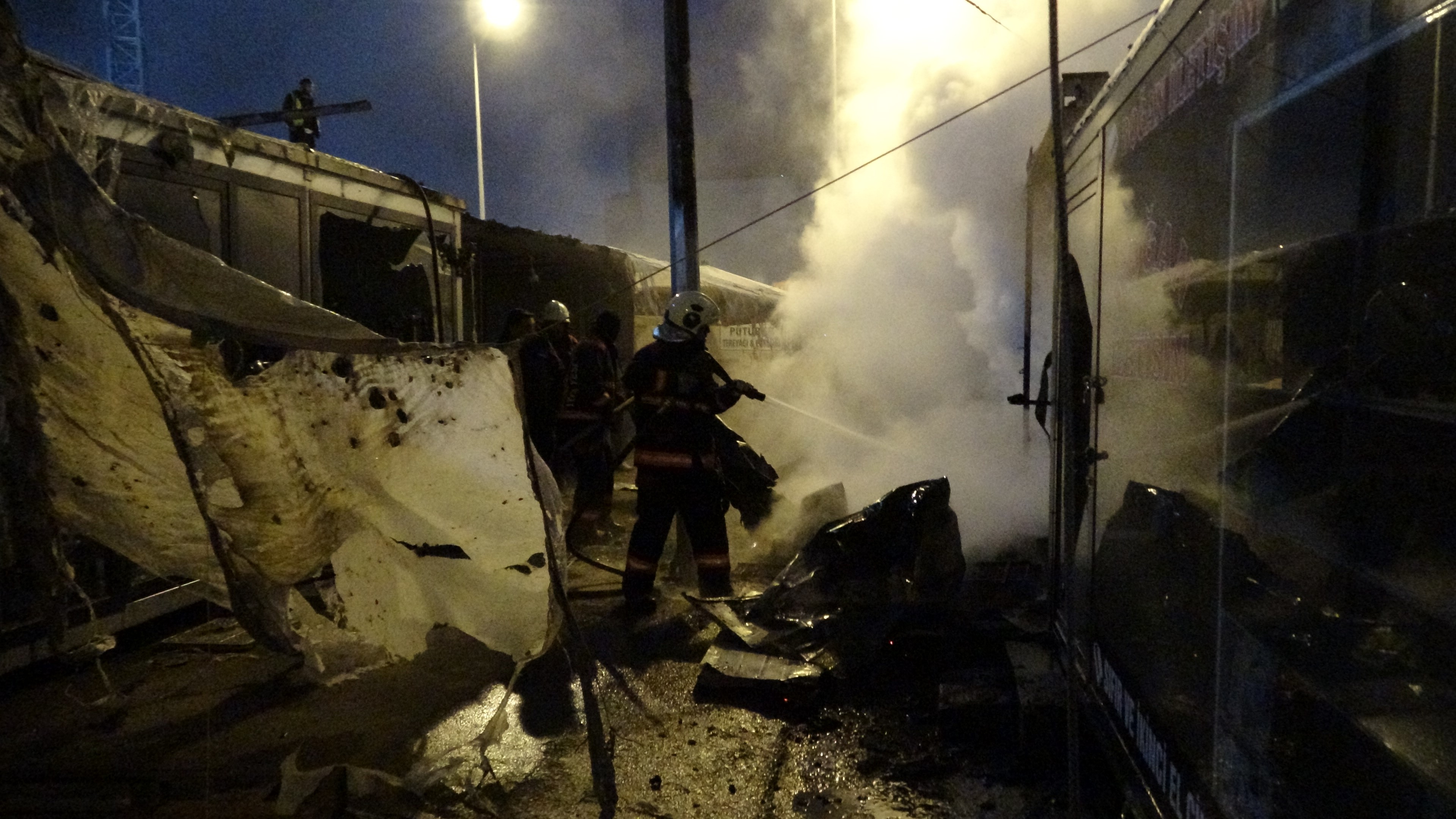 Malatya'da konteyner çarşıda yangın: 1 yaralı