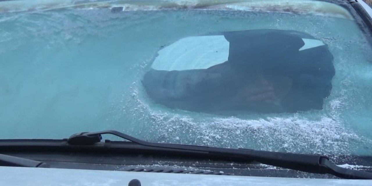 O İl eksi 13'ü gördü: Araç camları buz tuttu