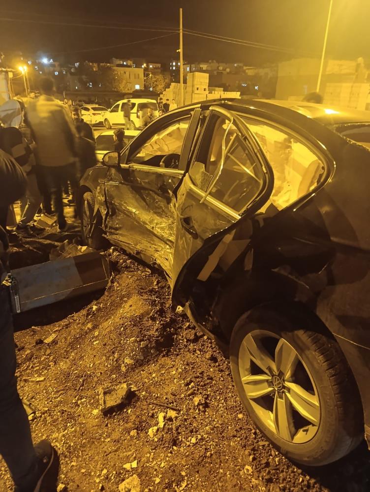 Mazıdağı'nda iki otomobil çarpıştı: 3 yaralı