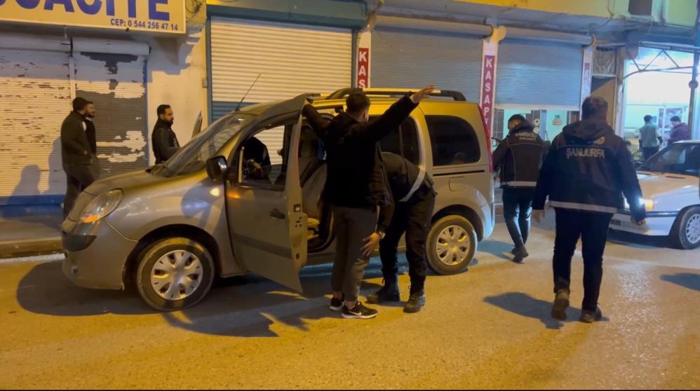 Urfa'da aranan 2 kişi yakalandı