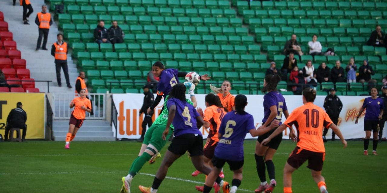 Amedspor Diyarbakır'da Trabzonspor'a mağlup