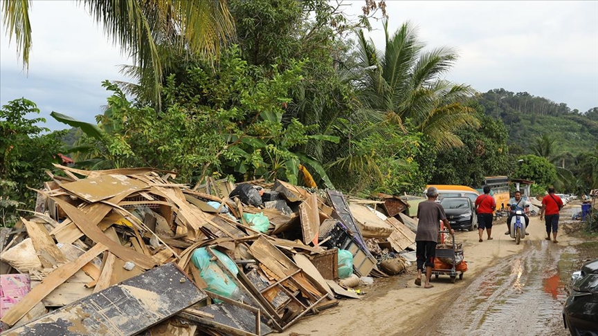 Malezya'da şiddetli yağışlar 11 bin kişiyi etkiledi