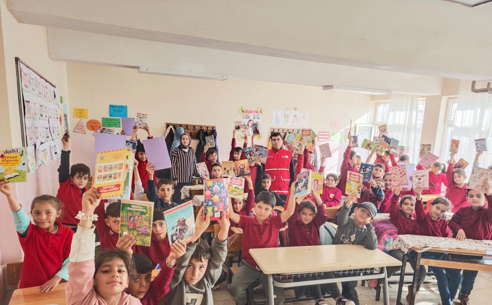 Kızılay Sur Şubesi’nden “Bir Kitap Bin Umut” kampanyası