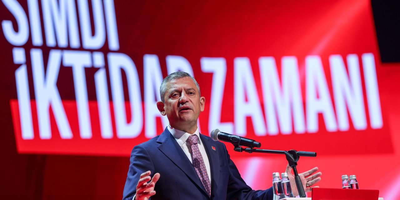 Özgür Özel rekor oyla yeniden CHP Genel Başkanı seçildi