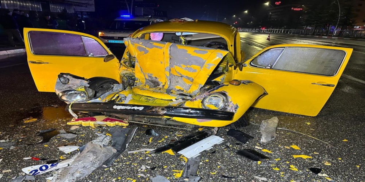 Otomobil ile otobüs çarpıştı: 3 yaralı