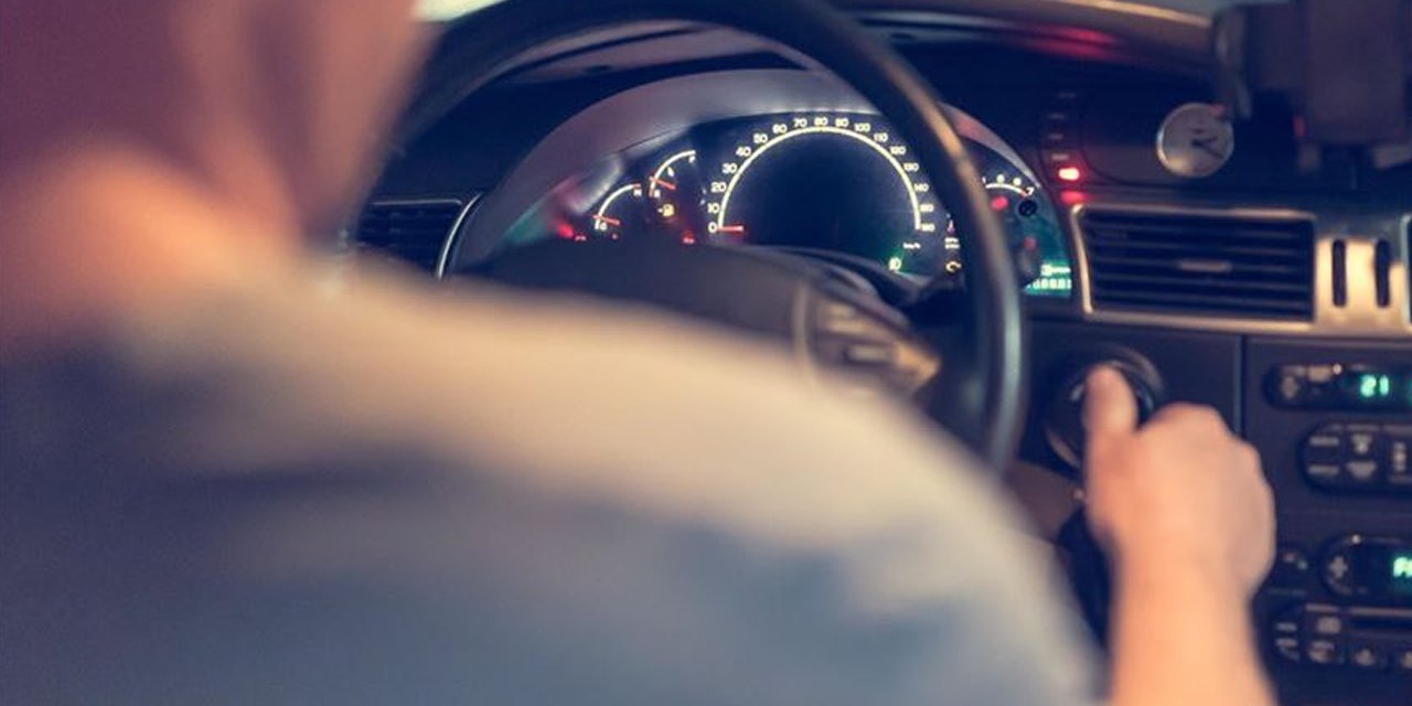 Sürüş esnasında dökülen su, pahalıya patladı