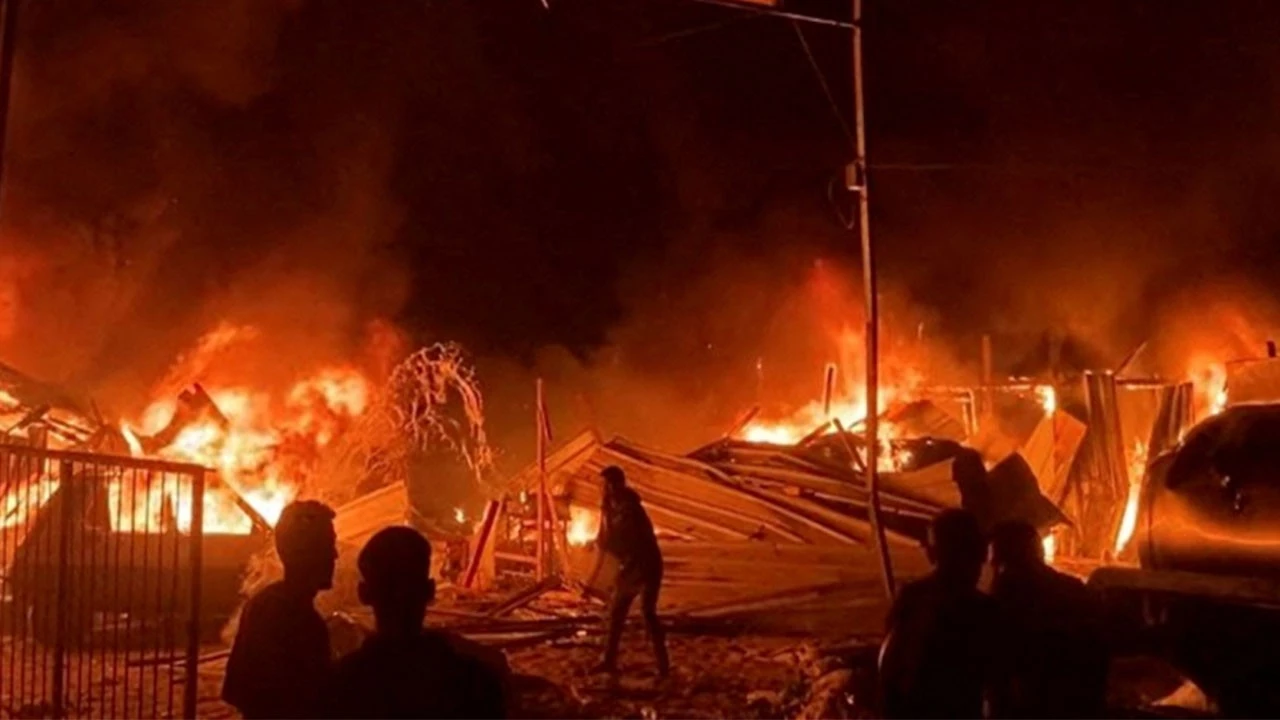 İsrail, Filistinlilerin kaldığı kampı vurdu: 5 ölü