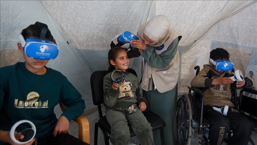 Gazze'de çocuklar sanal gerçeklikle rehabilite ediliyor