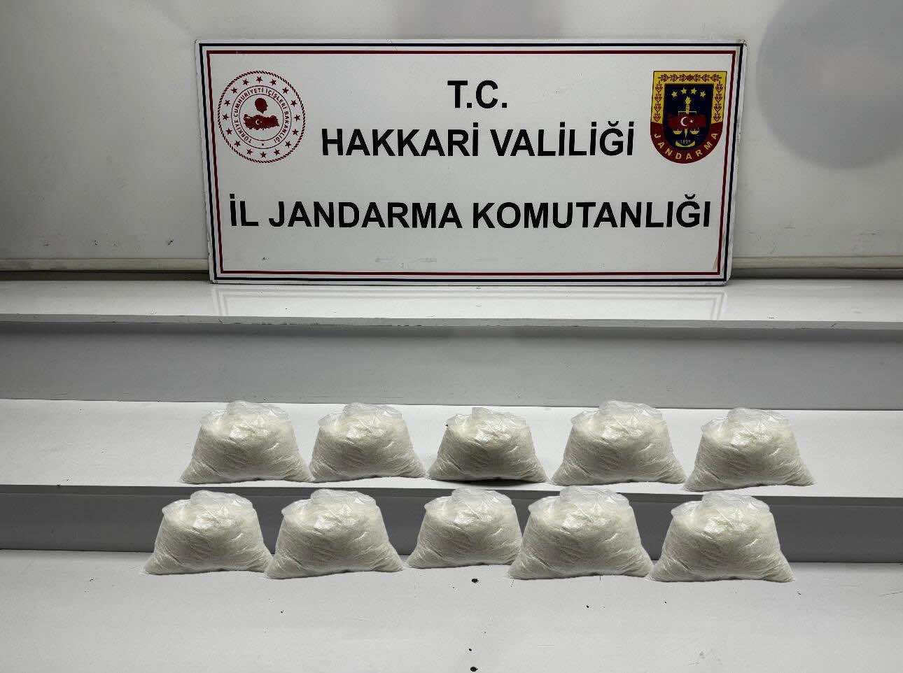Hakkari'de 9 kilo metamfetamin ele geçirildi