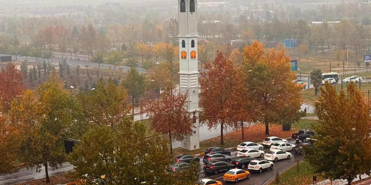 Diyarbakır'da sağanak yağış etkili oldu