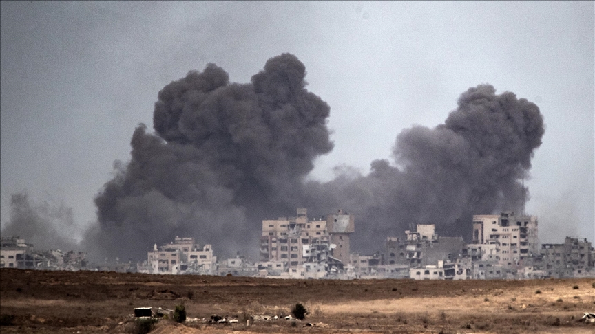 İsrail ordusu Gazze'de binaları havaya uçurdu