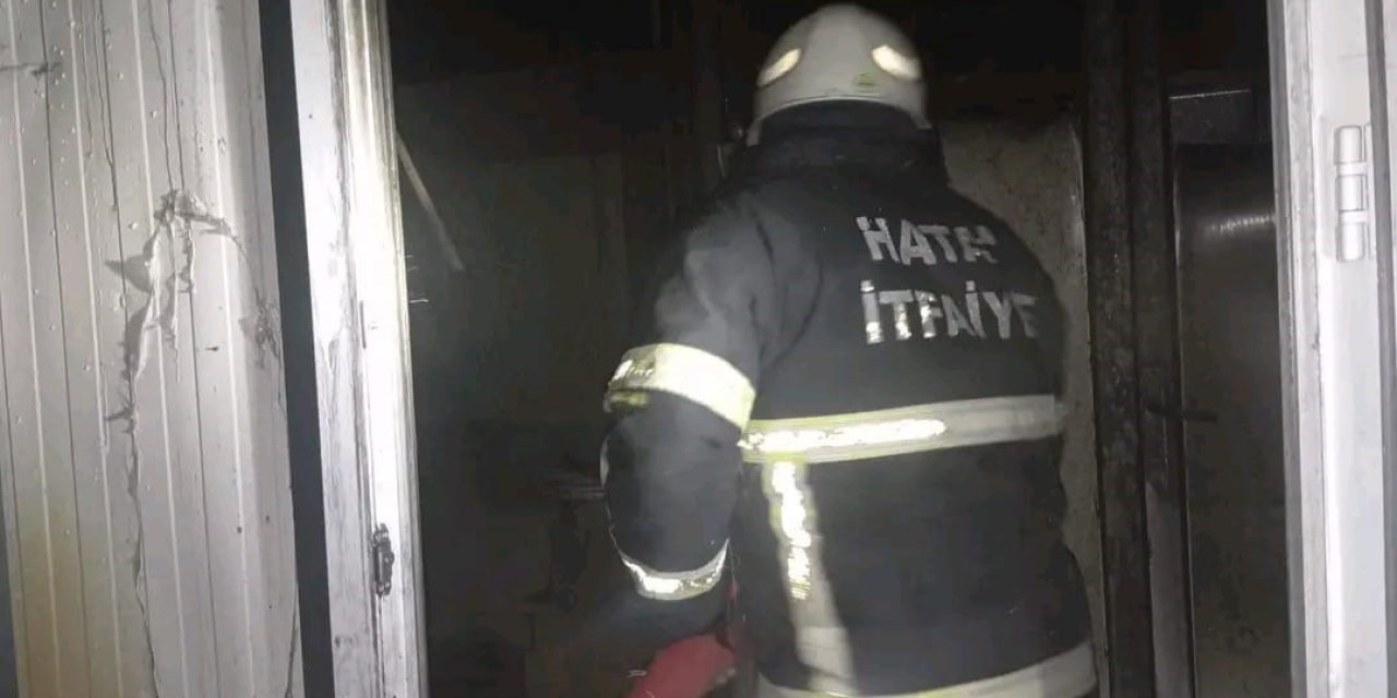 Samandağ'da konteyner yandı