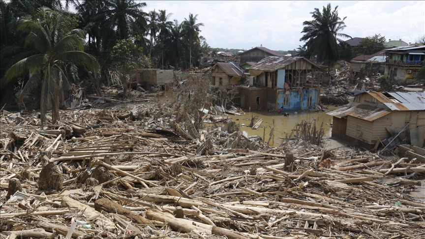 Endonezya'da sel ve heyelanlarda ölü sayısı 950'ye yükseldi