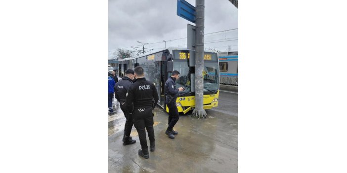 İETT otobüsü direğe çarptı