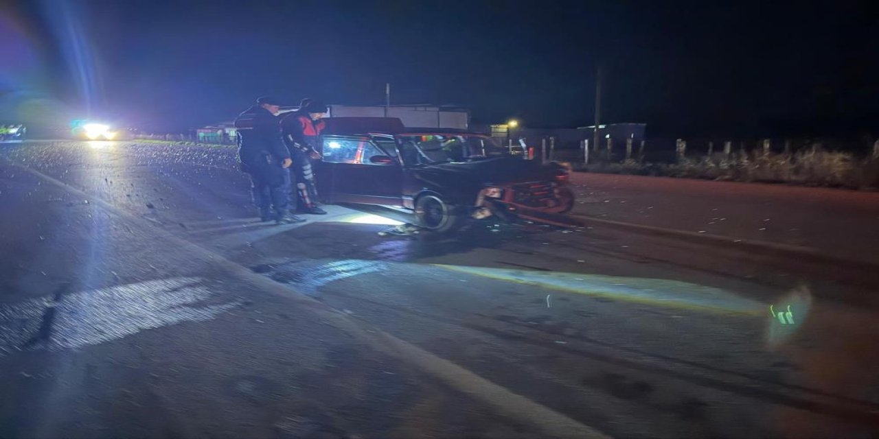 Otomobille motorsiklet çarpıştı: 3 yaralı