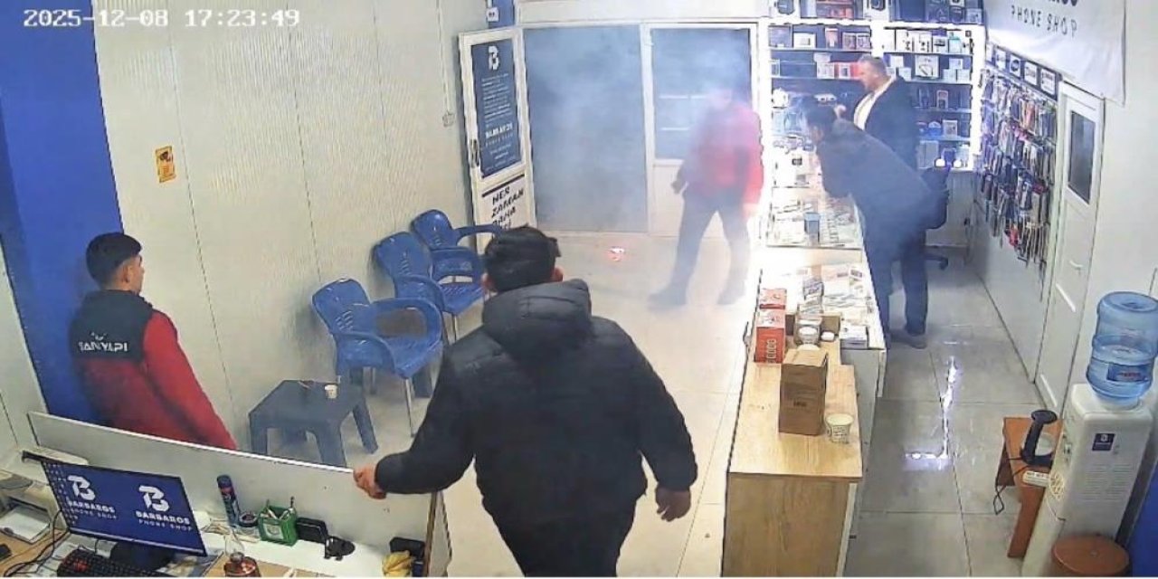 Cep telefonu tamir sırasında alev aldı