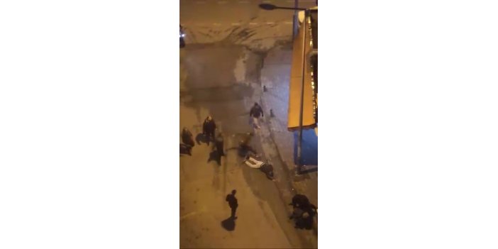 Laf attığı kişiler tarafından böyle darp edildi