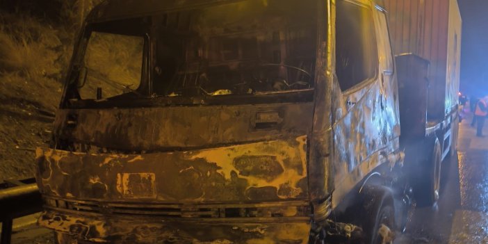 Alev alan tır kullanılamaz hale geldi