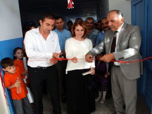 Memleketinde çocuklar daha iyi okuyabilsin diye