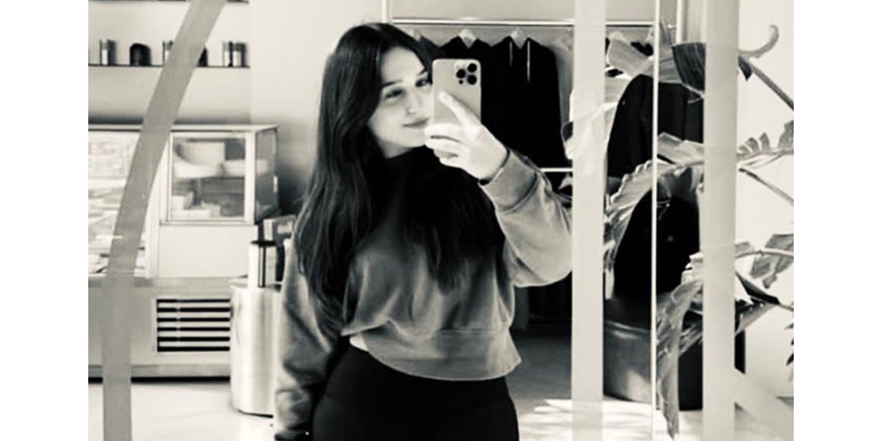 Genç kadın otomobilinde öldürüldü