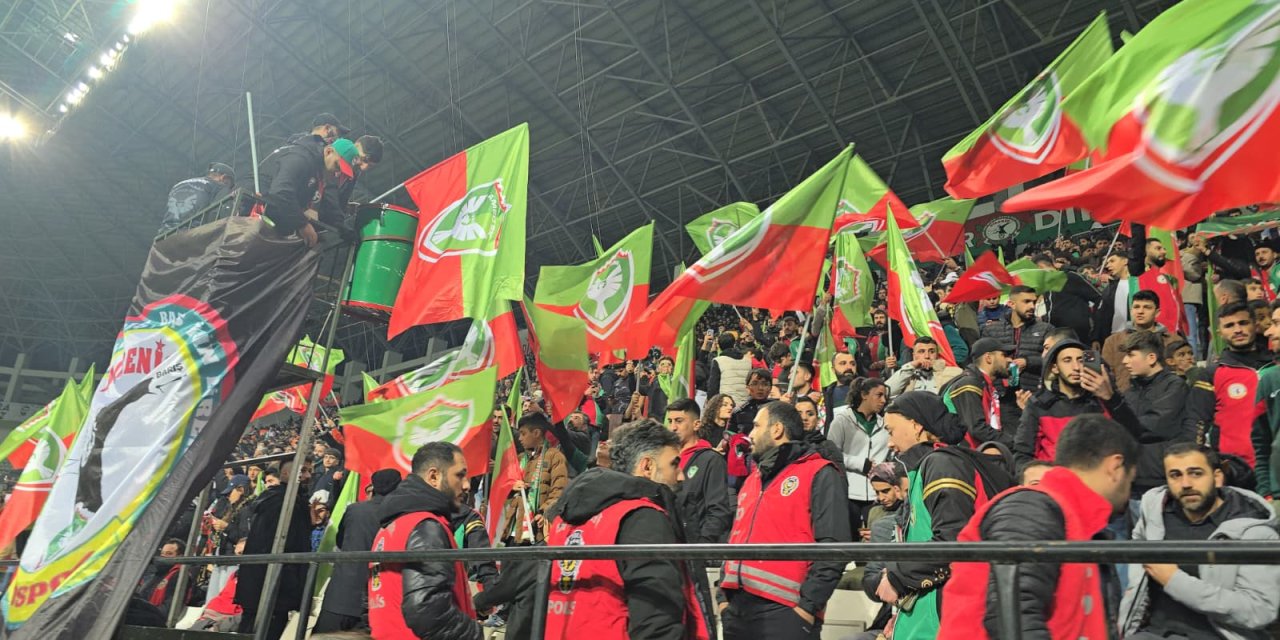 Amedspor-Bandırmaspor: Diyarbakır Stadyumu'nda muhteşem atmosfer