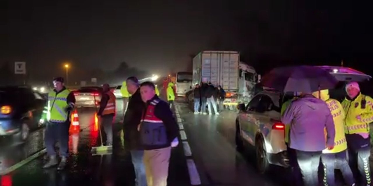 Kara yolunda zincirleme kaza: 12 yaralı