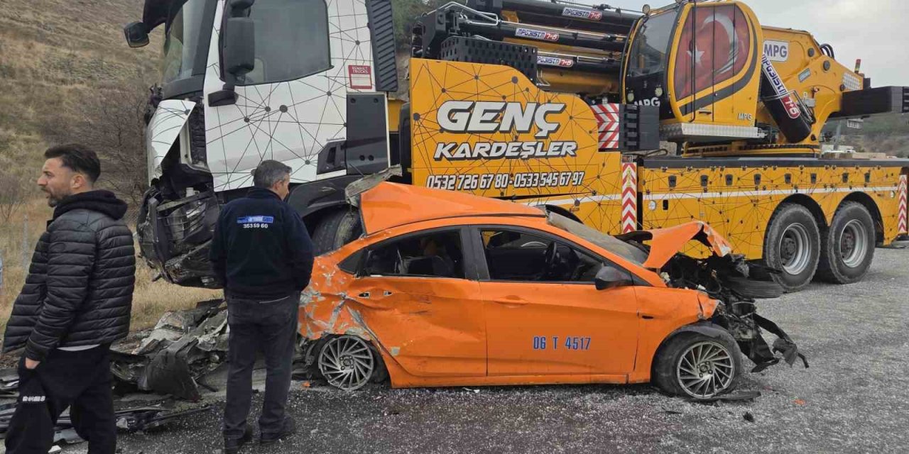 Sabah saatlerinde zincirleme kaza: 6 araç birbirine girdi