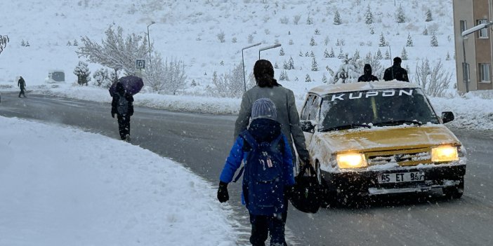 Van’da yoğun kar yağışı