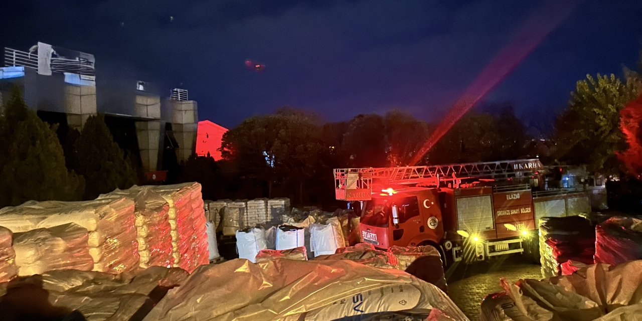 Yalıtım fabrikasında yangın