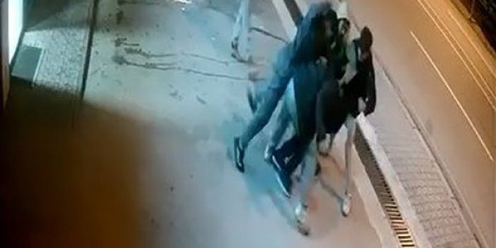 Kavga esnasında şahsın kulağını ısırarak kopardı