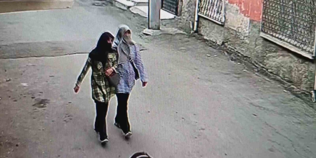Kadın hırsızlar iki evi soydu
