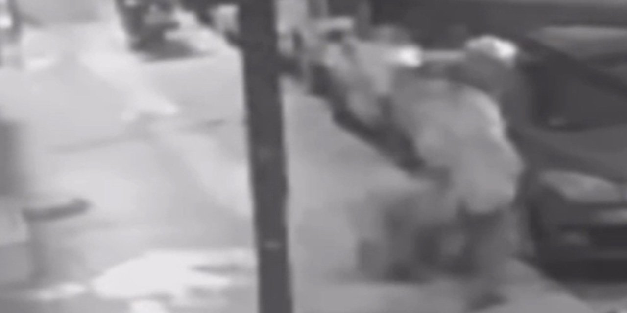 Sokakta vahşet: Alkollü kadın, yaşlı adamı öldüresiye dövdü